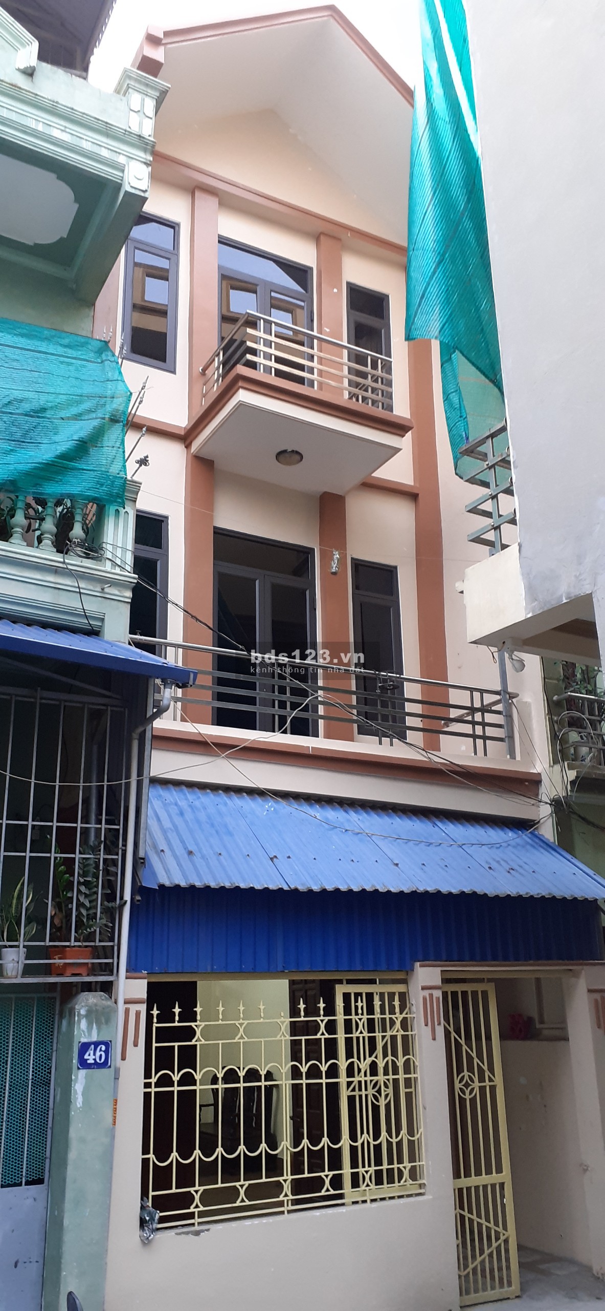 Nhà 3 tầng, dân xây tâm huyết, còn rất mới, đầy đủ công năng khu dân trí
