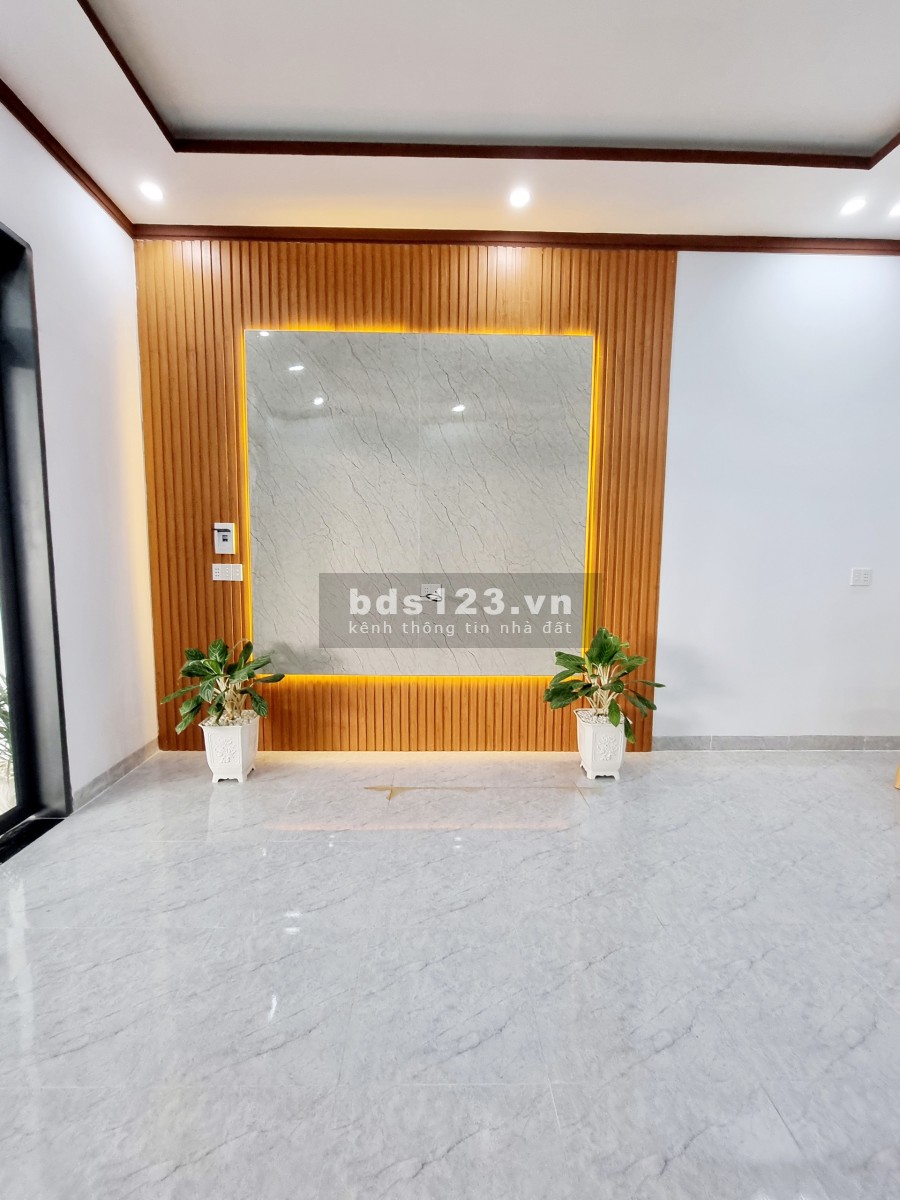 Bán nhà sổ hồng riêng chợ Quang Thắng giá 2,85 tỷ đồng, tặng full nội thất cơ bản