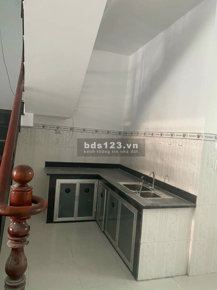 Cần bán gấp căn nhà cấp 4, đang cho thuê 5tr tháng, giá 1 tỷ 350 Tân Hiệp 18 Hóc Môn, HCM