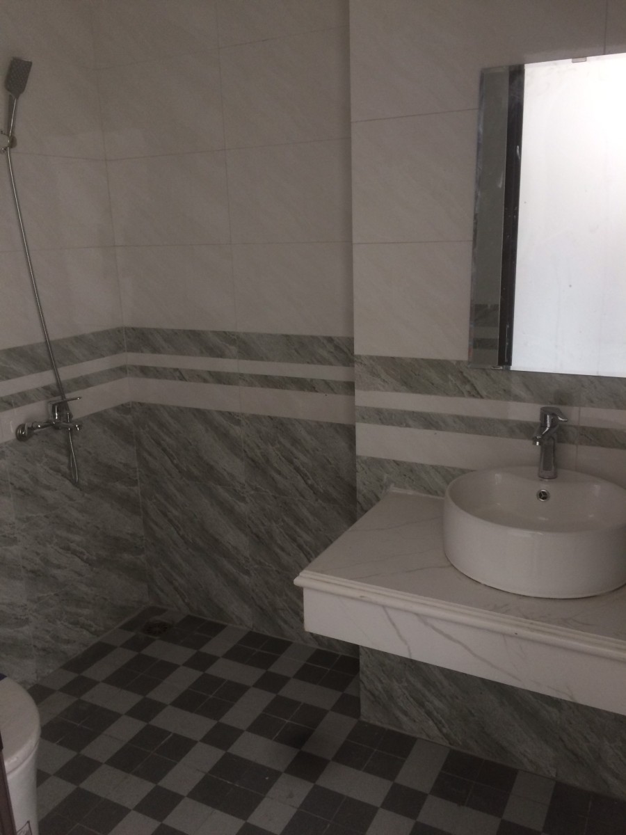 Nhà đẹp gần phố ở luôn gần chợ, trường, trạm ô tô đỗ cổng an sinh cực tốt