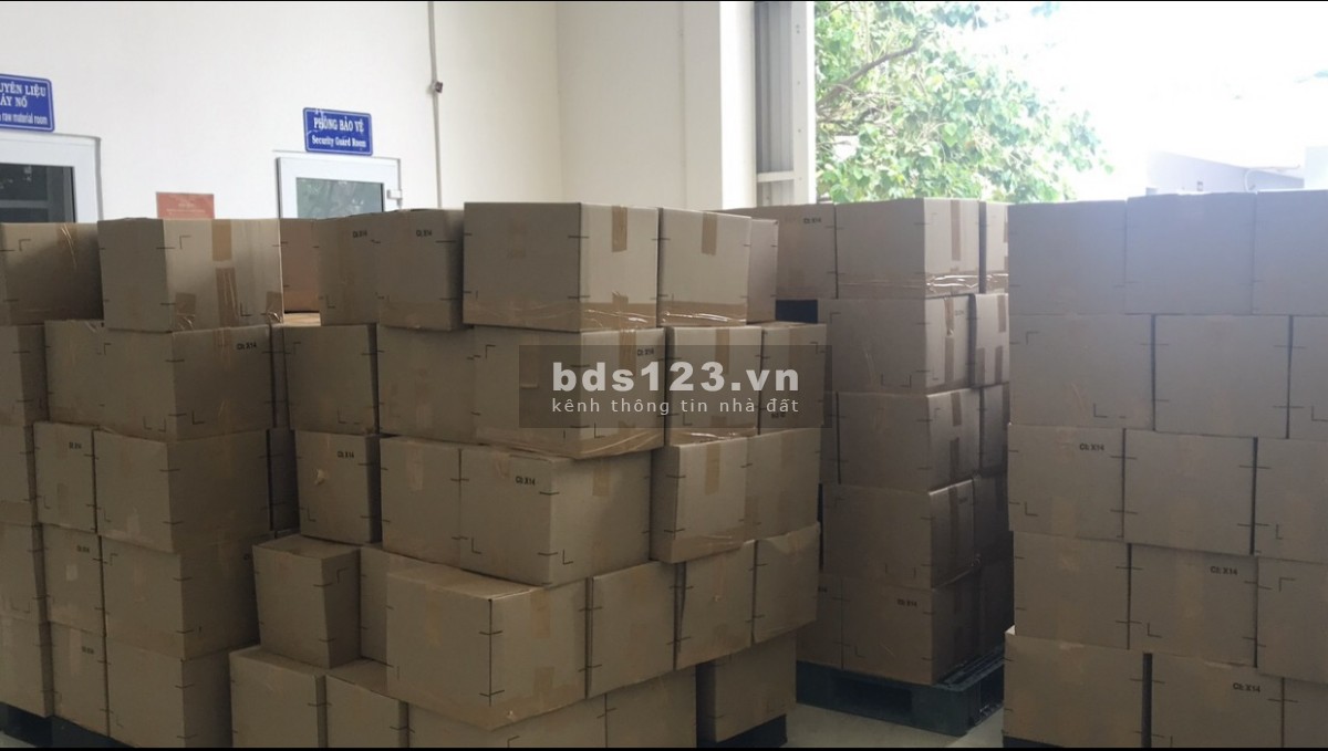 Kho bãi cho thuê kv 1700m2, xưởng 380m2 gần chợ Đường Quận 12, lh 0909298353