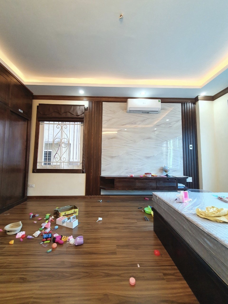 Nhà hiếm Trần Cung Cầu Giấy nhỉnh giá 5 tỷ đồng, vài bước ra phố, thích hợp đầu tư