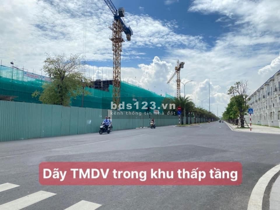 Cho thuê căn hộ 2PN 1WC đầy đủ nội thất Vinhome Grand Park - View hồ bơi thơ mộng