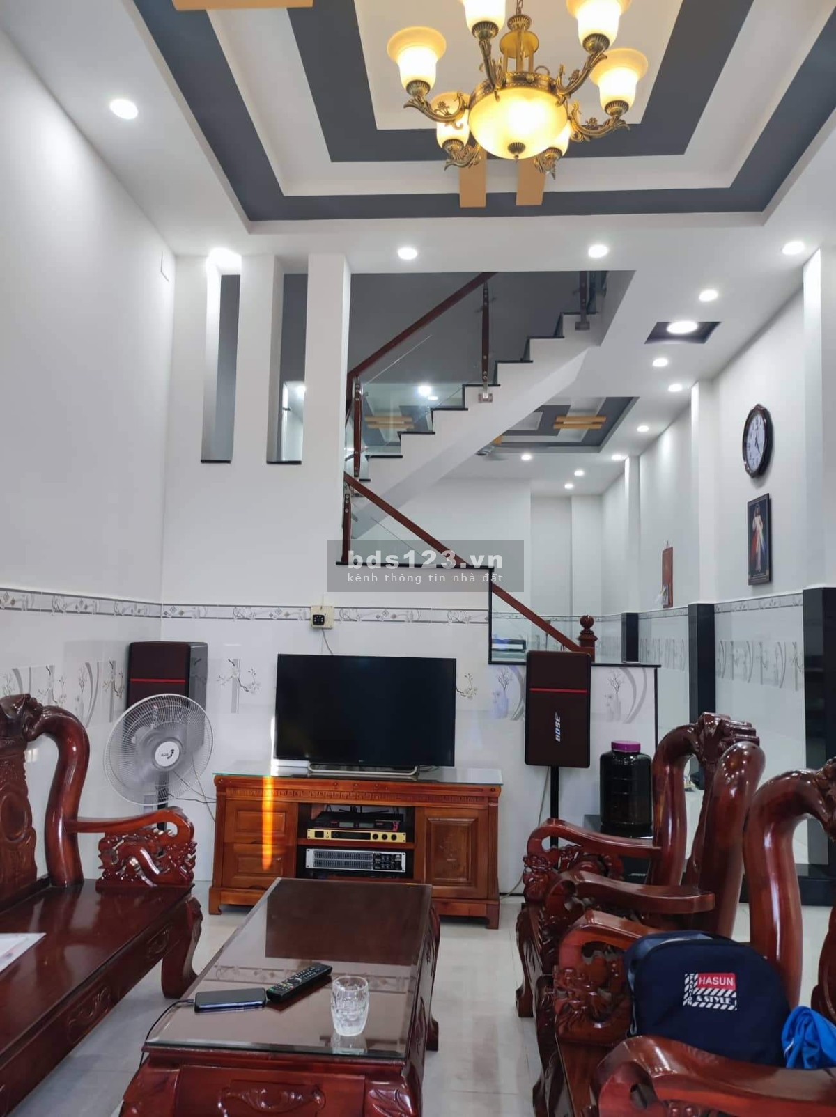 Xe hơi đổ cửa hẻm thông tứ tung Thạnh Xuân 52, phường Thạnh Xuân, Quận 12, không lộ giới