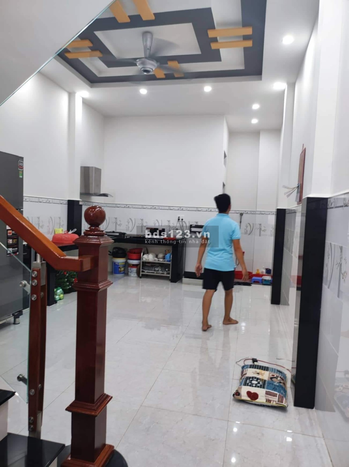 Xe hơi đổ cửa hẻm thông tứ tung Thạnh Xuân 52, phường Thạnh Xuân, Quận 12, không lộ giới