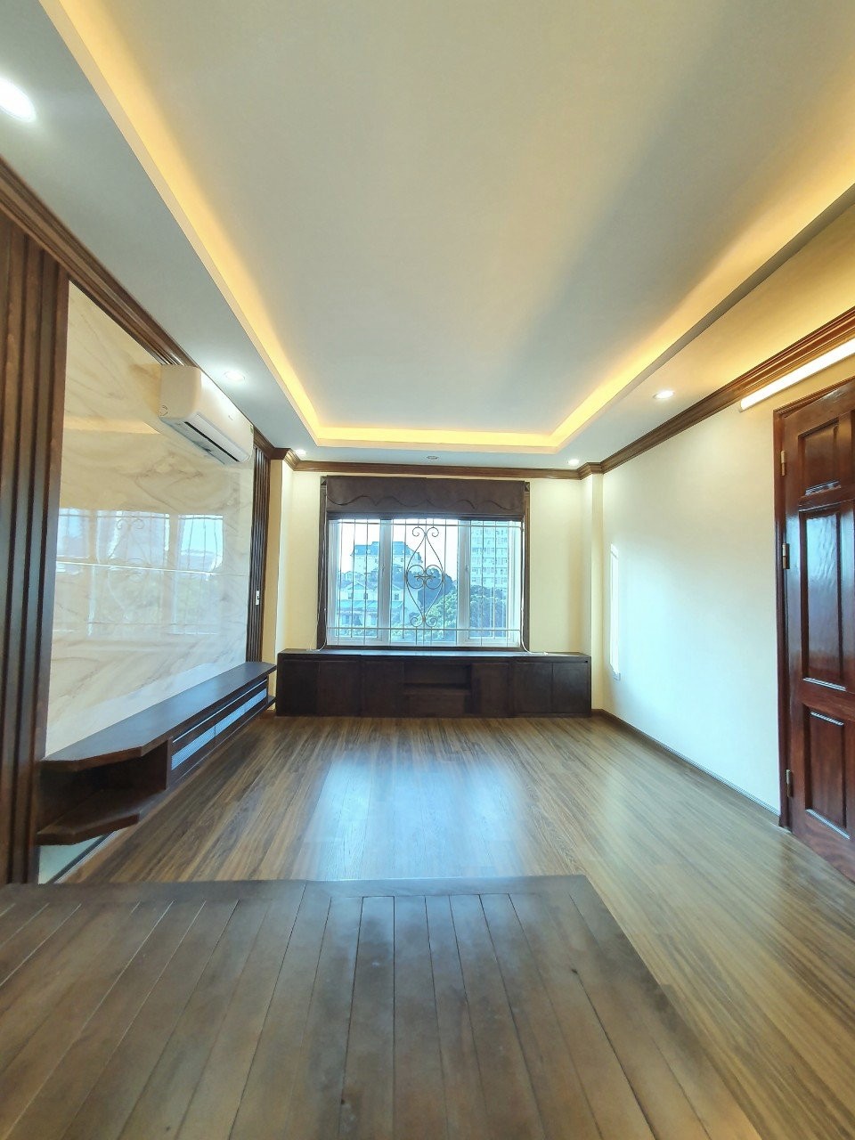 Nhà hiếm Trần Cung Cầu Giấy nhỉnh giá 5 tỷ đồng, vài bước ra phố, thích hợp đầu tư