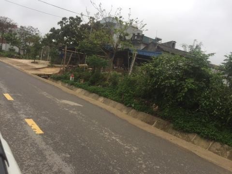 Ông bác muốn ra hàng mảnh đất diện tích 1054m2 Quốc Lộ 43 Mộc Châu (lh: 0369583341)