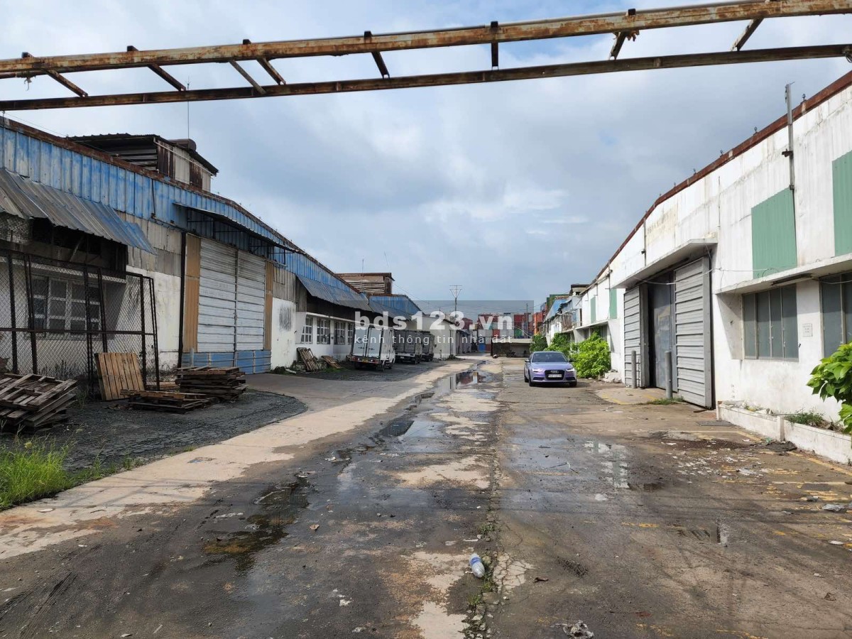 Cho thuê kho, xưởng*2500m2 mặt tiền Xa Lộ Hà Nội, phường Trường Thọ, thành phố Thủ Đức.