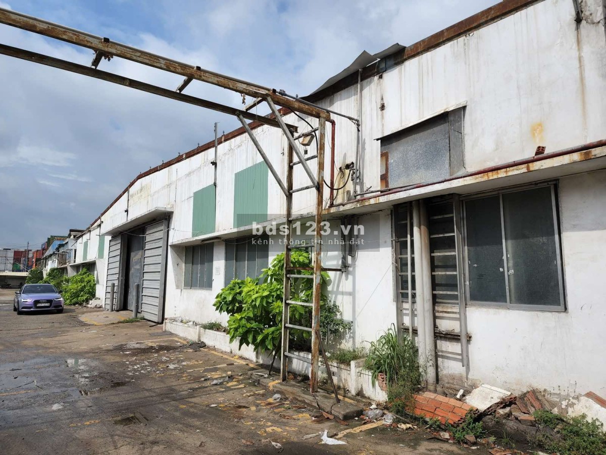 Cho thuê kho, xưởng*2500m2 mặt tiền Xa Lộ Hà Nội, phường Trường Thọ, thành phố Thủ Đức.