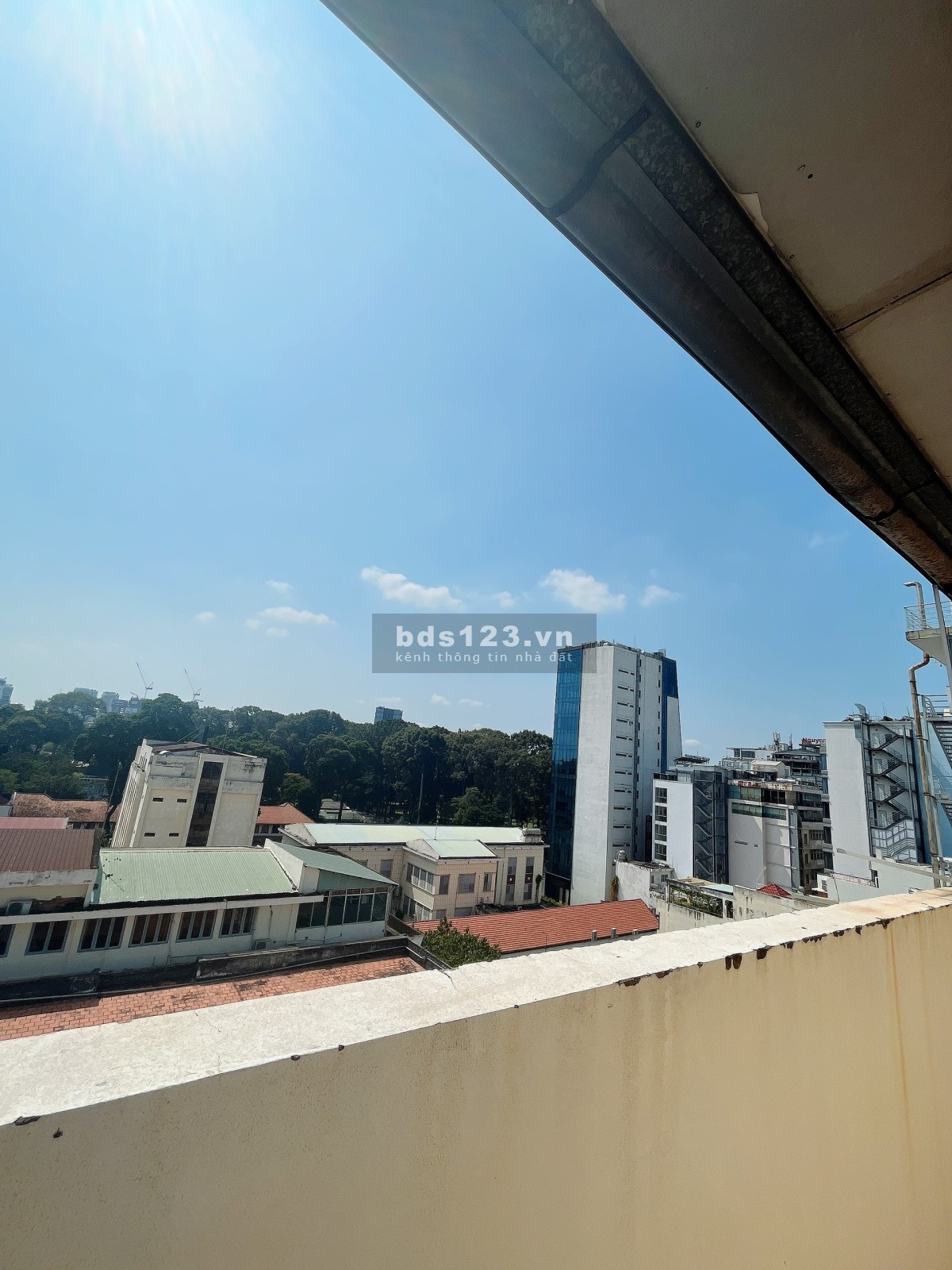 Cần cho thuê sân thượng 51 - 53, Võ Văn Tần, phường 6, Quận 3, dtsd 180m² giá 55 triệu