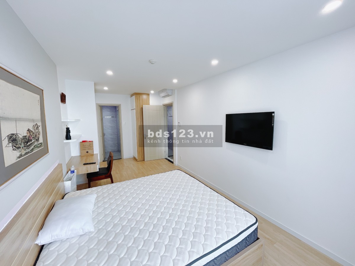 Bán căn hộ chính chủ 2 phòng ngủ, giá 4.9 tỷ, liên hệ 0907758378- Ms Hoa