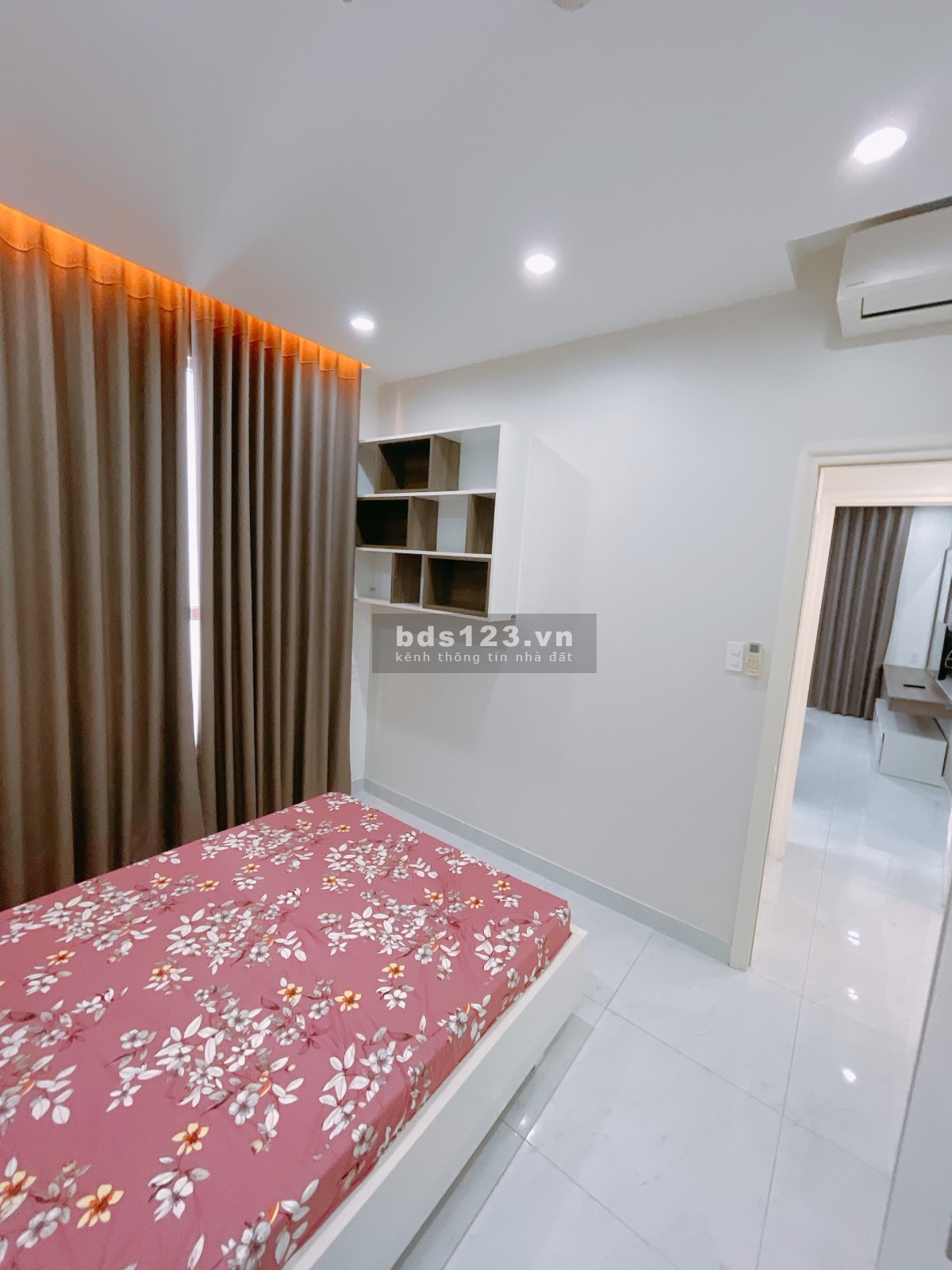 Bán căn hộ chính chủ 2 phòng ngủ, giá 4.9 tỷ, liên hệ 0907758378- Ms Hoa