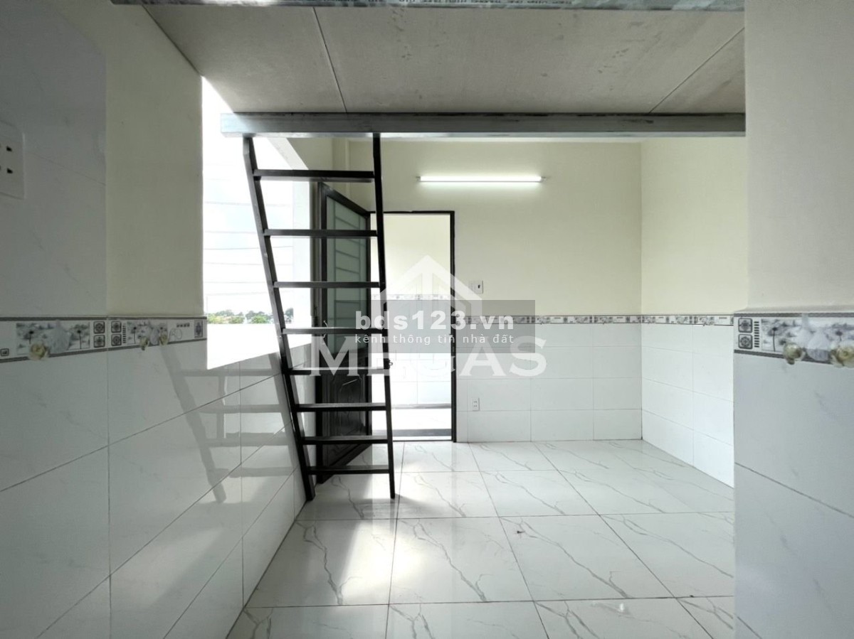 Phòng giá rẻ ngay CVPM Quang Trung - Ban Công, Cửa sổ trời - Ngay Tô Ký quẹo qua QL1A 2p