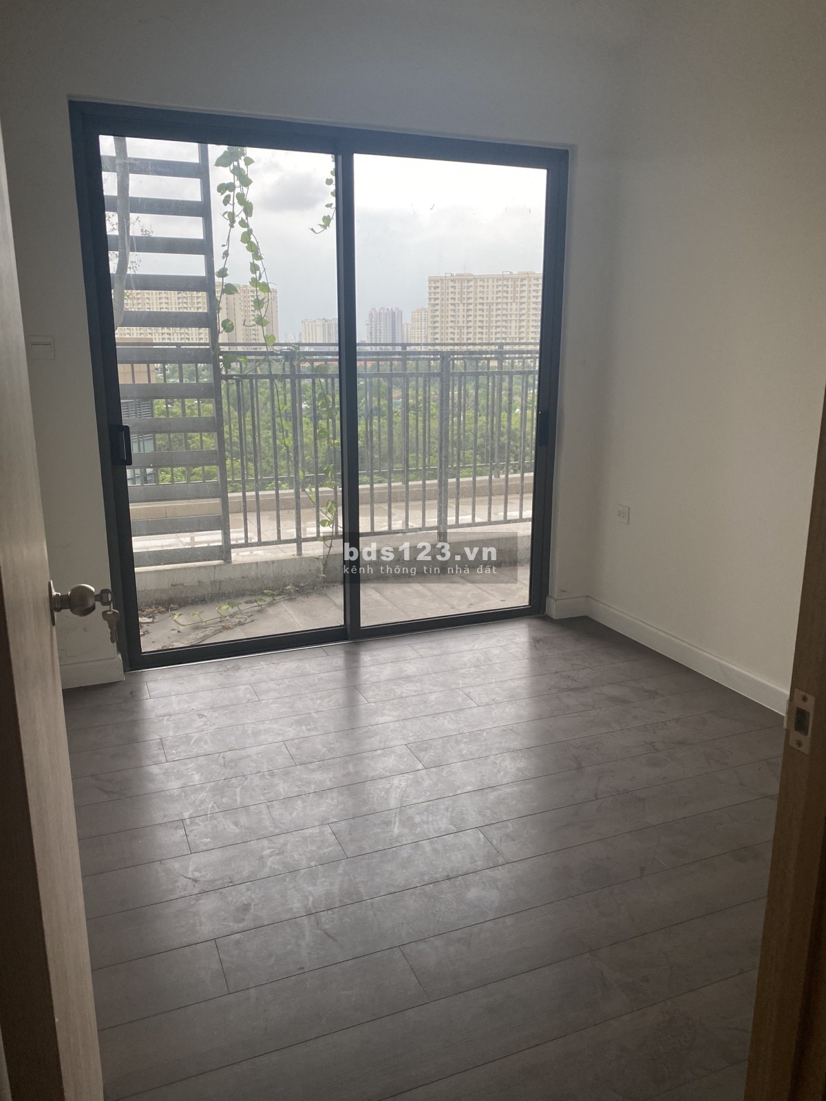 Khẳng định căn 2PN view Hồ bơi ban công hẹp bao trọn rẻ nhất Sun, nội thất sang trọng, không nắng