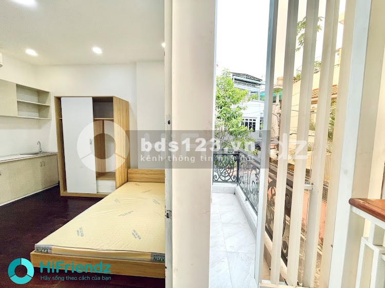 Cho thuê căn hộ ban công, nội thất full mới gần sân bay bàn giao vào ở ngay