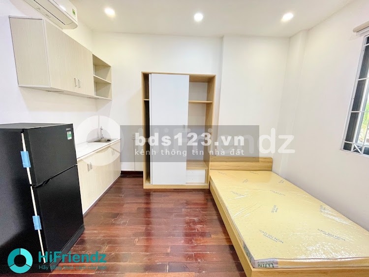 Cho thuê căn hộ ban công, nội thất full mới gần sân bay bàn giao vào ở ngay