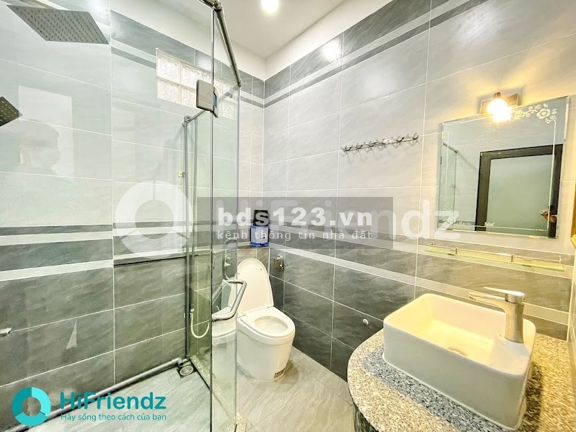 Cho thuê căn hộ ban công, nội thất full mới gần sân bay bàn giao vào ở ngay