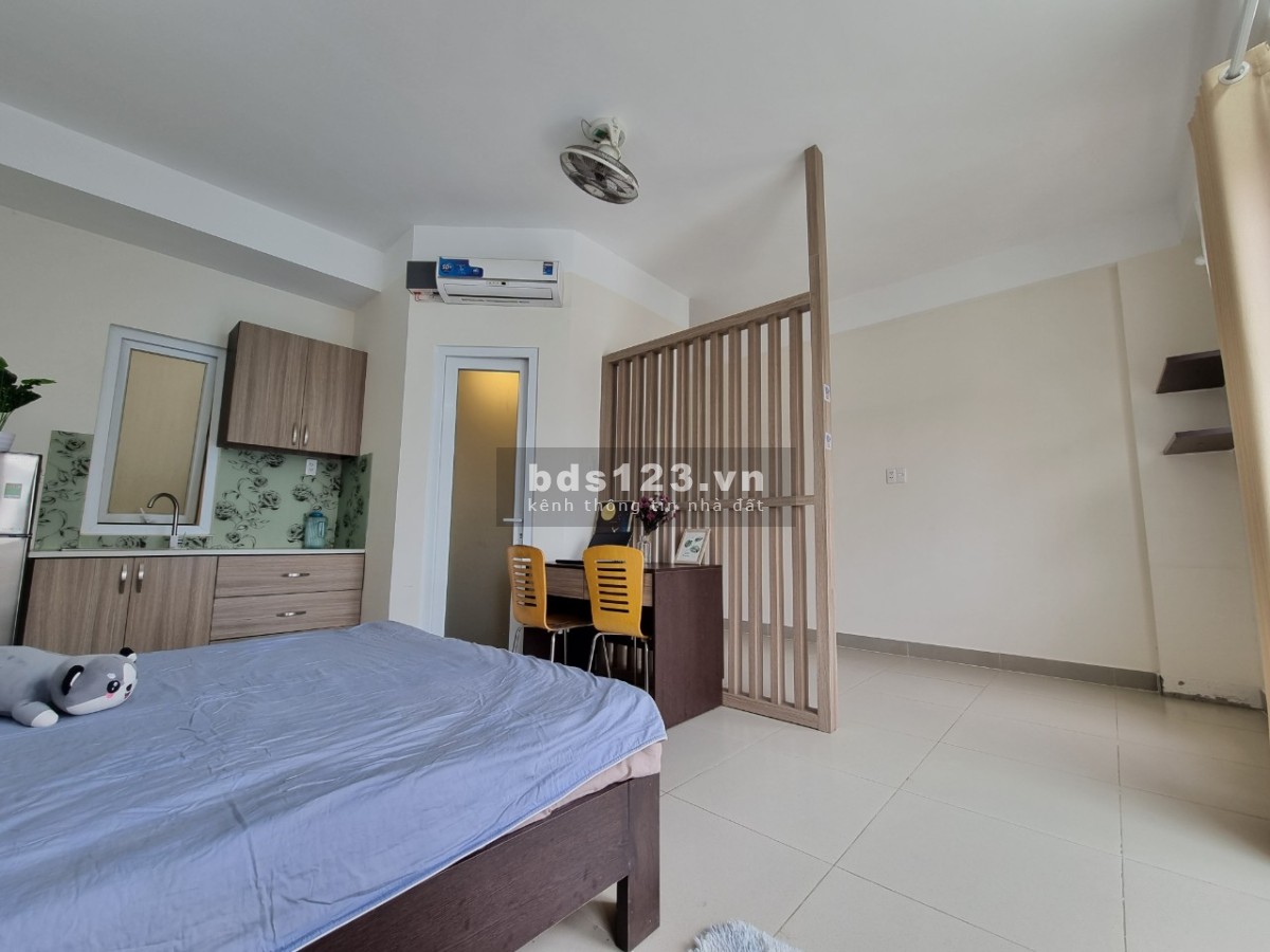 Căn hộ cho thuê đầy đủ tiện nghi cao cấp mới, có ban công không chung chủ