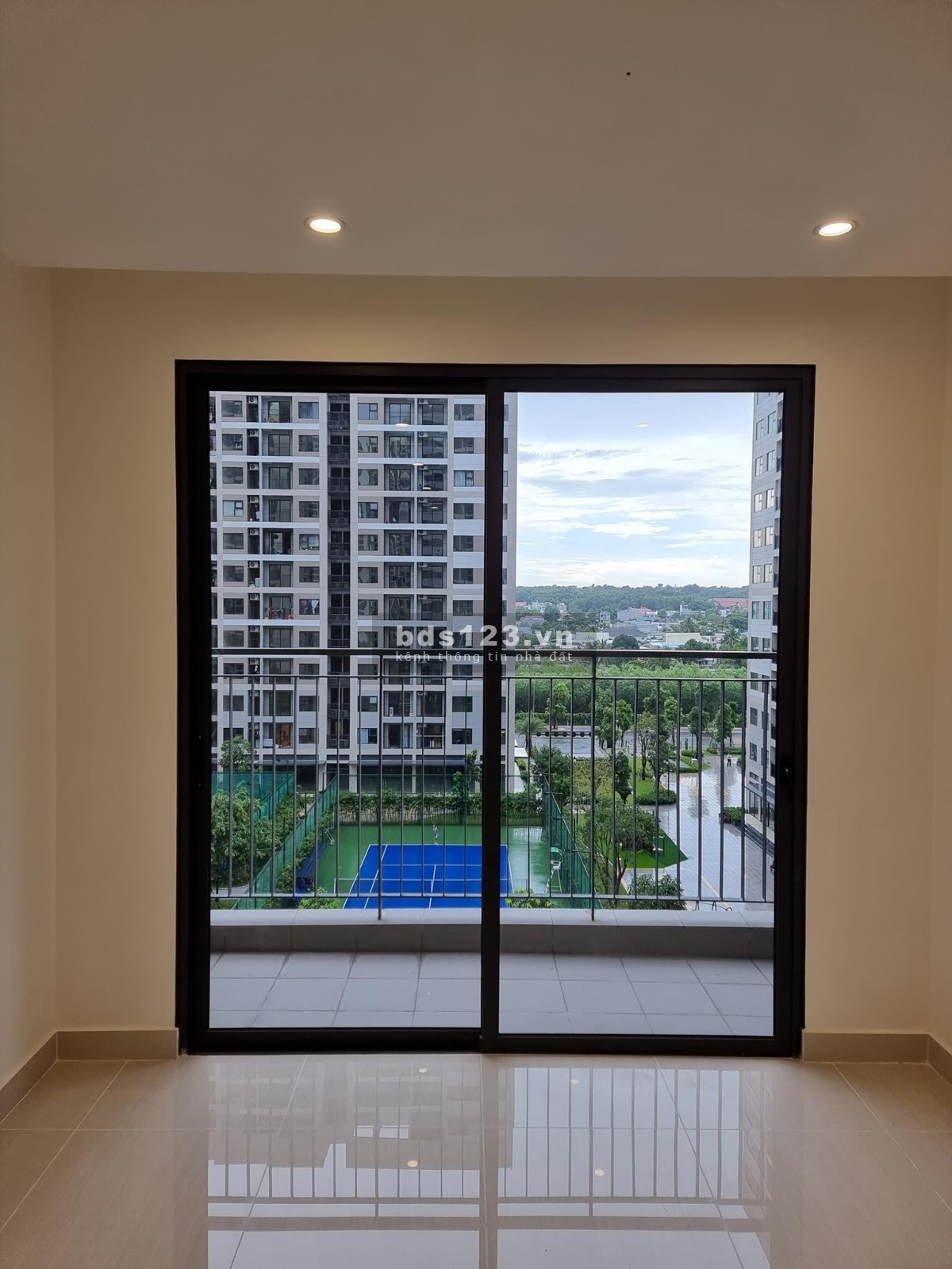 Cho thuê căn hộ 2PN 1WC đầy đủ nội thất Vinhome Grand Park - View hồ bơi thơ mộng