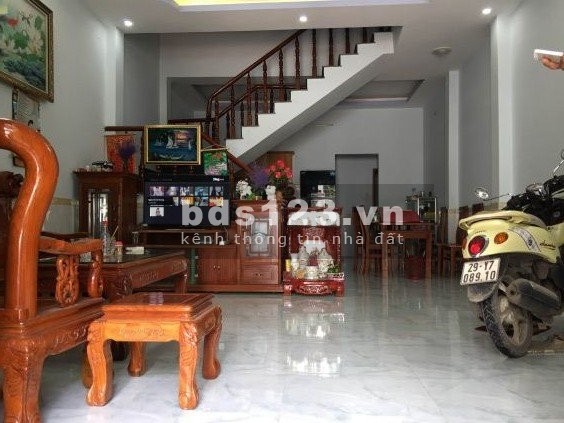 Bán nhà đẹp diện tích 75m² HXH Lạc Long Quân, cần bán gấp giá tốt