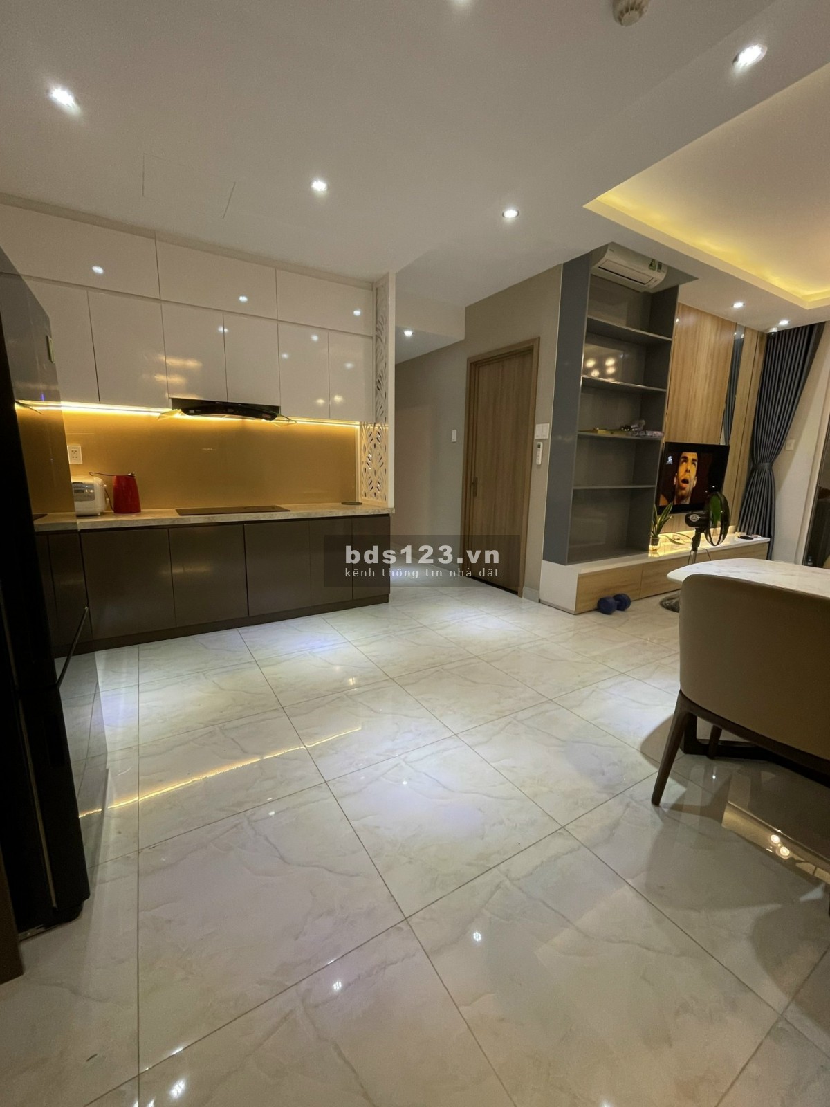 Chuyển nhượng căn hộ Richstar dt 53m2, dt 91m2, góc Hoà Bình - Tô Hiệu, có nội thất 0906847066