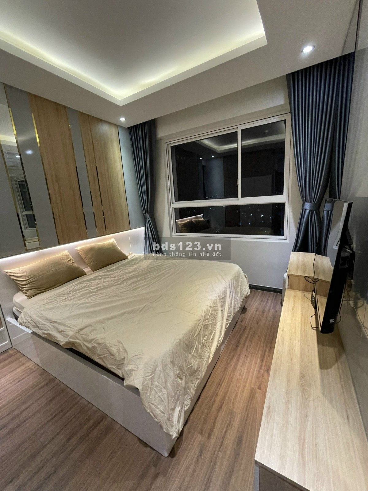 Chuyển nhượng căn hộ Richstar dt 53m2, dt 91m2, góc Hoà Bình - Tô Hiệu, có nội thất 0906847066