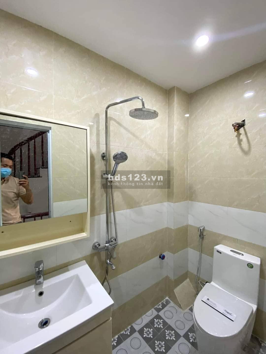 Chính chủ được lộc xuất ngoại bán nhà Vạn Phúc ô tô đỗ cửa, dt 44m2, 5 tầng, giá 6.3 tỷ