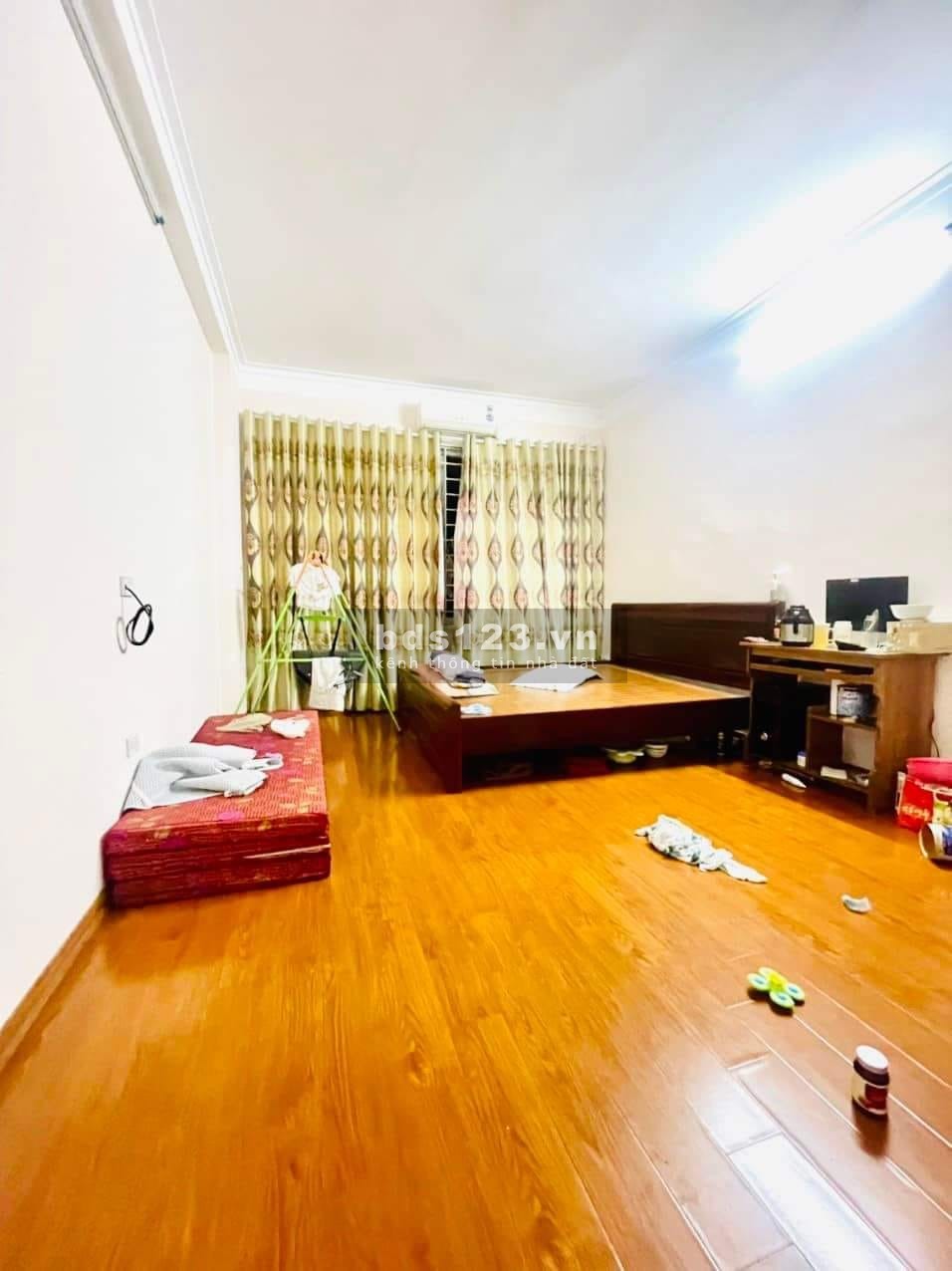 Nhà phố Thành Thái 5 tầng 38m² ô tô qua cửa giá bán chỉ với 4,5 tỷ đồng