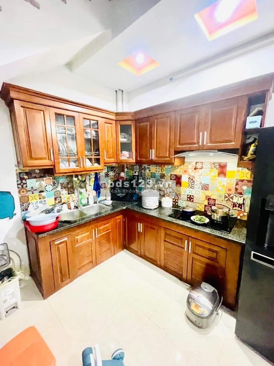Nhà phố Thành Thái 5 tầng 38m² ô tô qua cửa giá bán chỉ với 4,5 tỷ đồng
