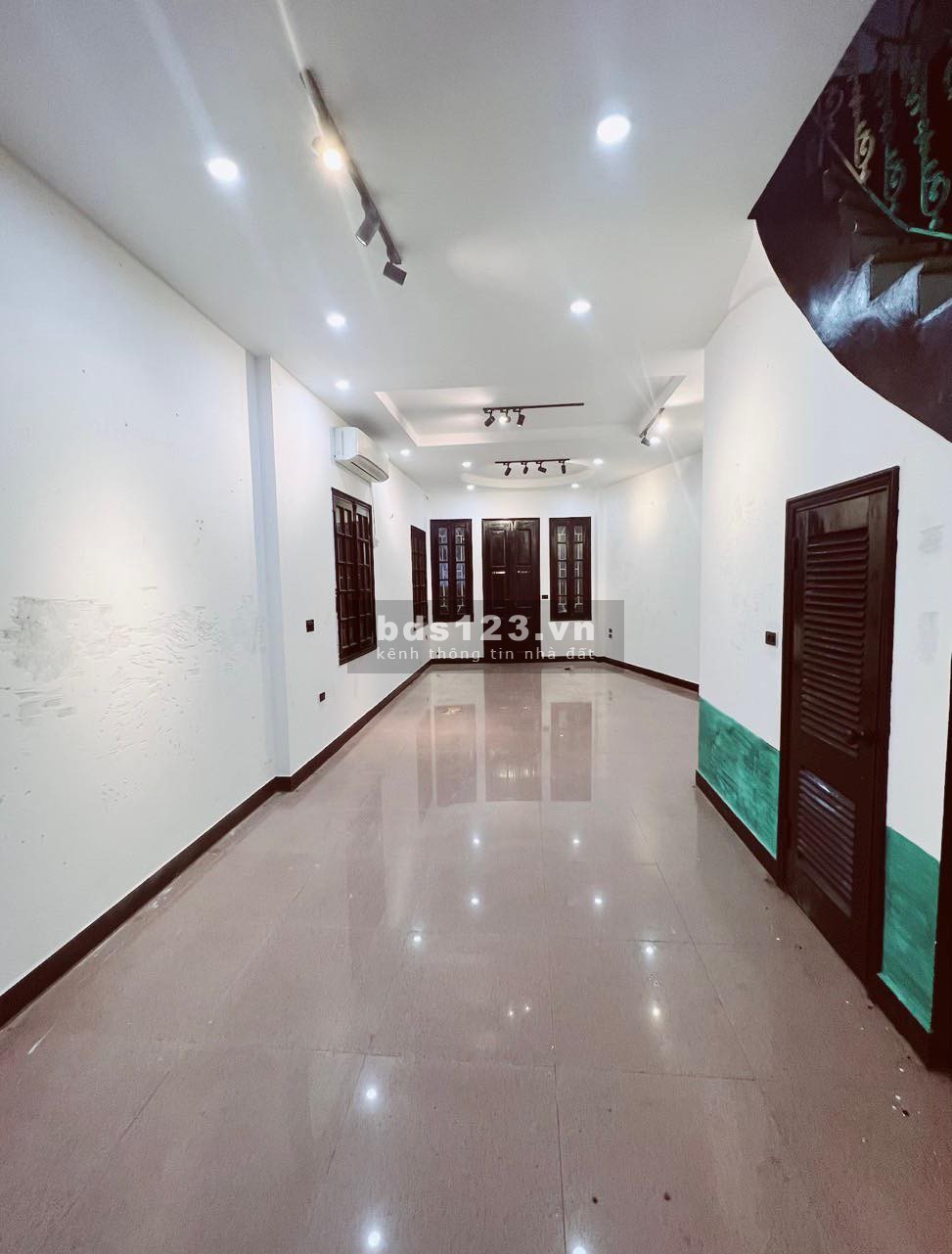 Tìm người khai thác mặt bằng tầng 2 nhà mặt phố Bạch Mai ngay ở ngã tư Lê Đại Hành phố Huế