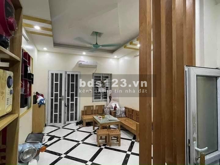 Siêu phẩm nhà Dịch Vọng 37m 5 tầng lô góc ngõ thông giá bán chỉ 4,3 tỷ