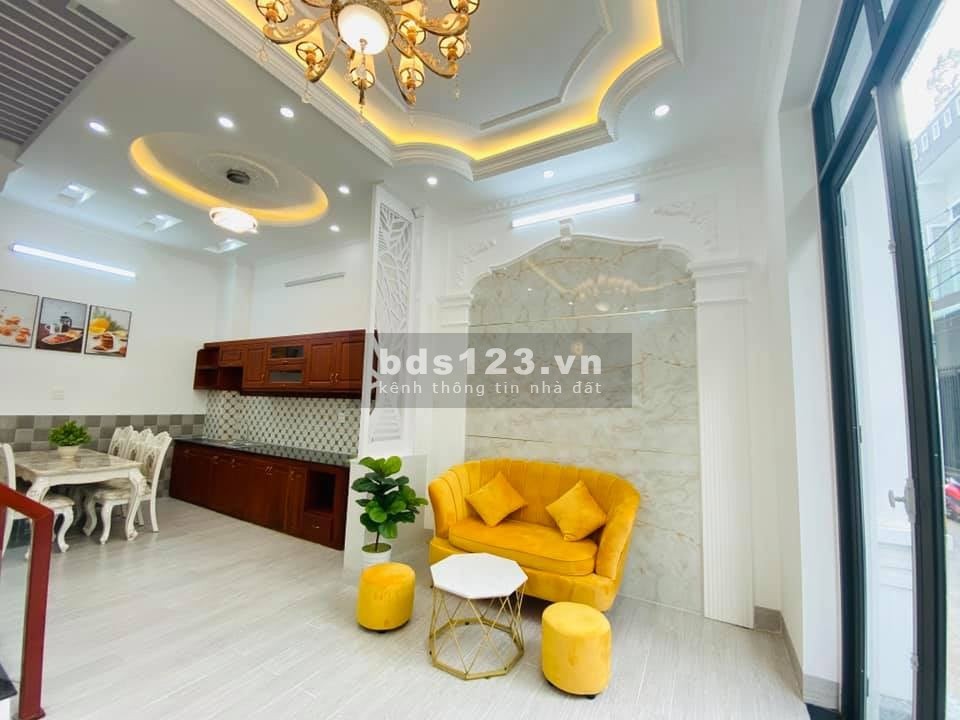 Nhà mới xây 100%, DT 43m², kết cấu 4 tầng, gần Phố Trương Định giá 4 tỷ đồng