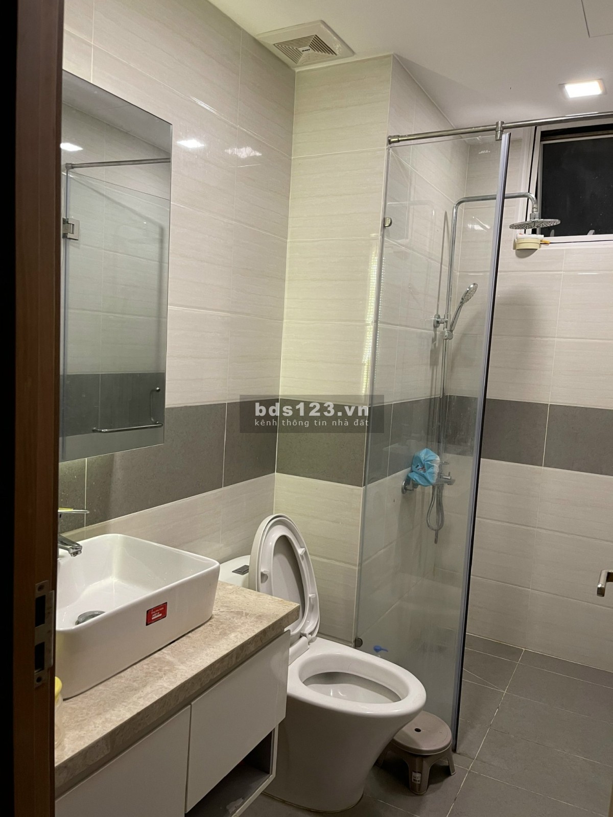 Chuyển nhượng căn hộ Richstar dt 53m2, dt 91m2, góc Hoà Bình - Tô Hiệu, có nội thất 0906847066