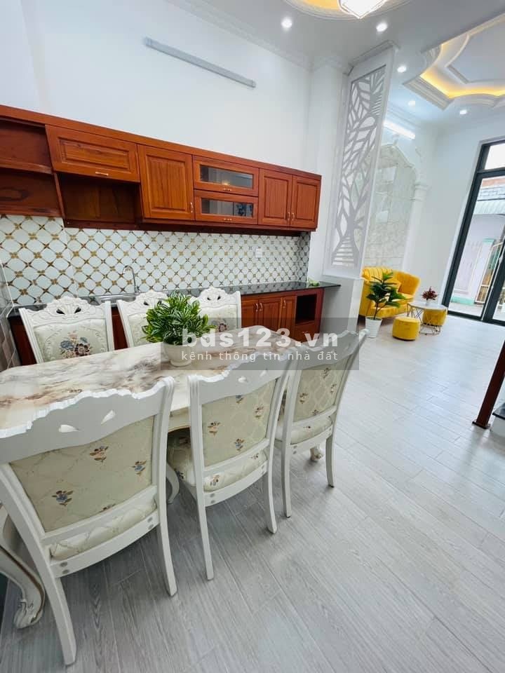 Nhà mới xây 100%, DT 43m², kết cấu 4 tầng, gần Phố Trương Định giá 4 tỷ đồng