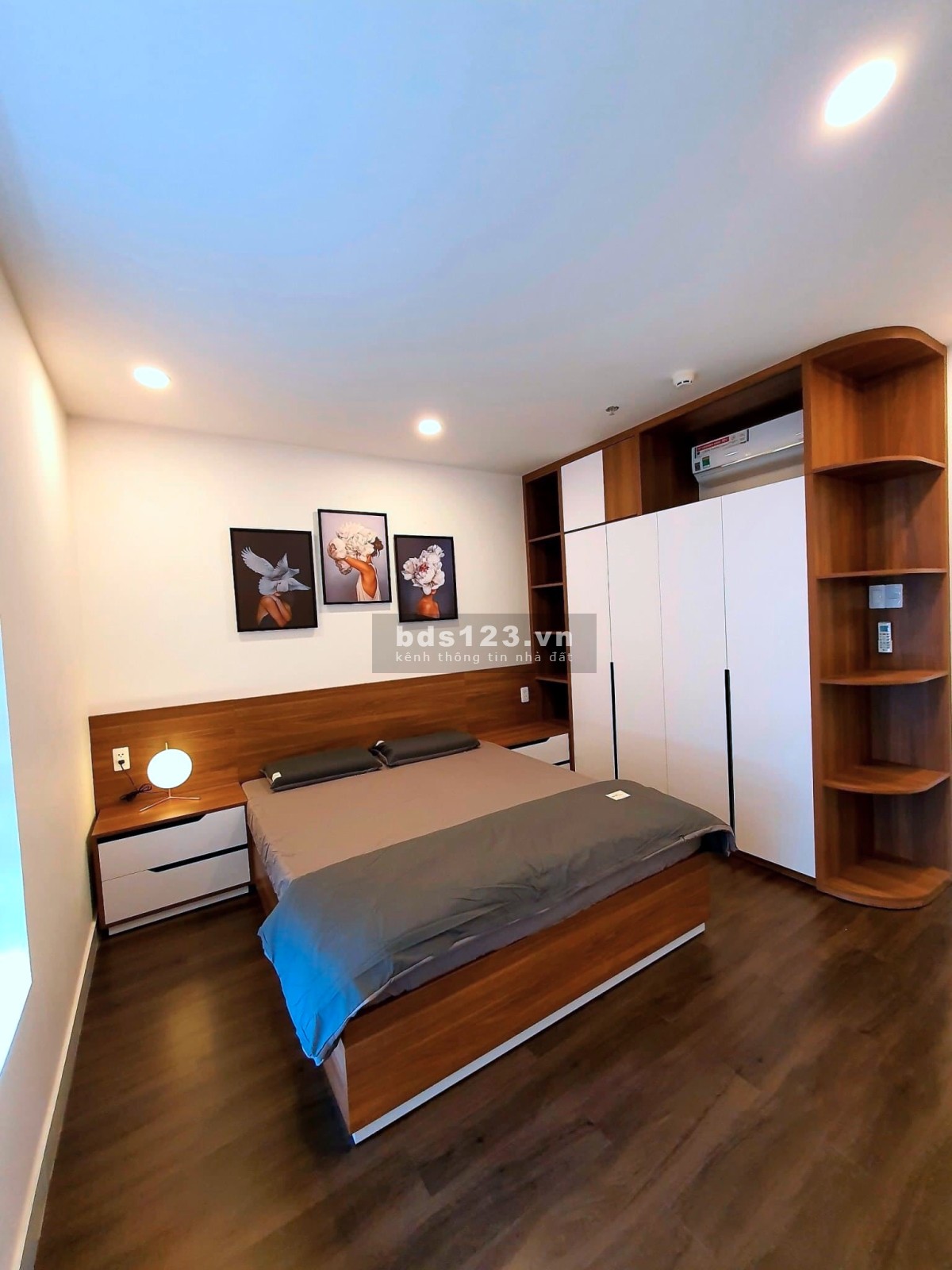 Cần bán CHCC Terra Royal, Q3 58m2, 2PN, giá 5.45 tỷ, 0941797916 Nhi, lầu trung, view Landmark