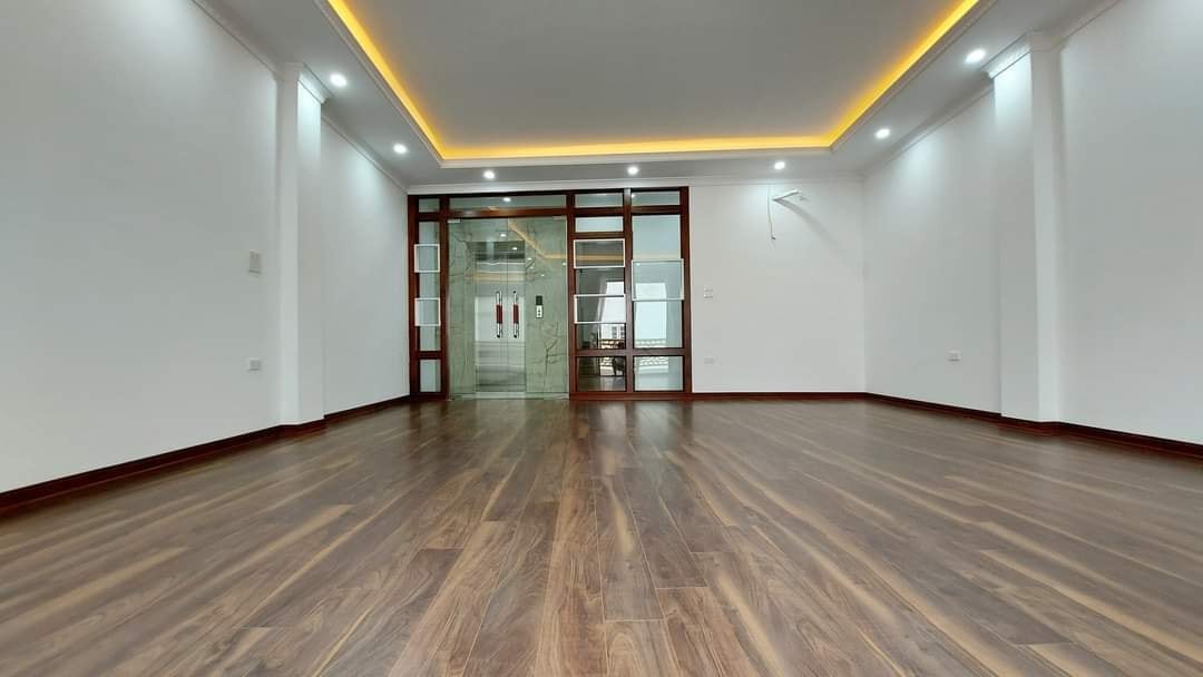 Bán nhà mặt phố Trương Định Hai Bà Trưng lô góc thang máy dtsd 75m2 giá 16,8 tỷ