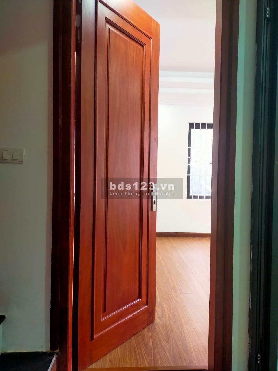 Nhà mới kính koong, ô tô đỗ cửa phố Tân Mai, đúc BTCT 5 tầng giá chỉ 3,8 tỷ đồng