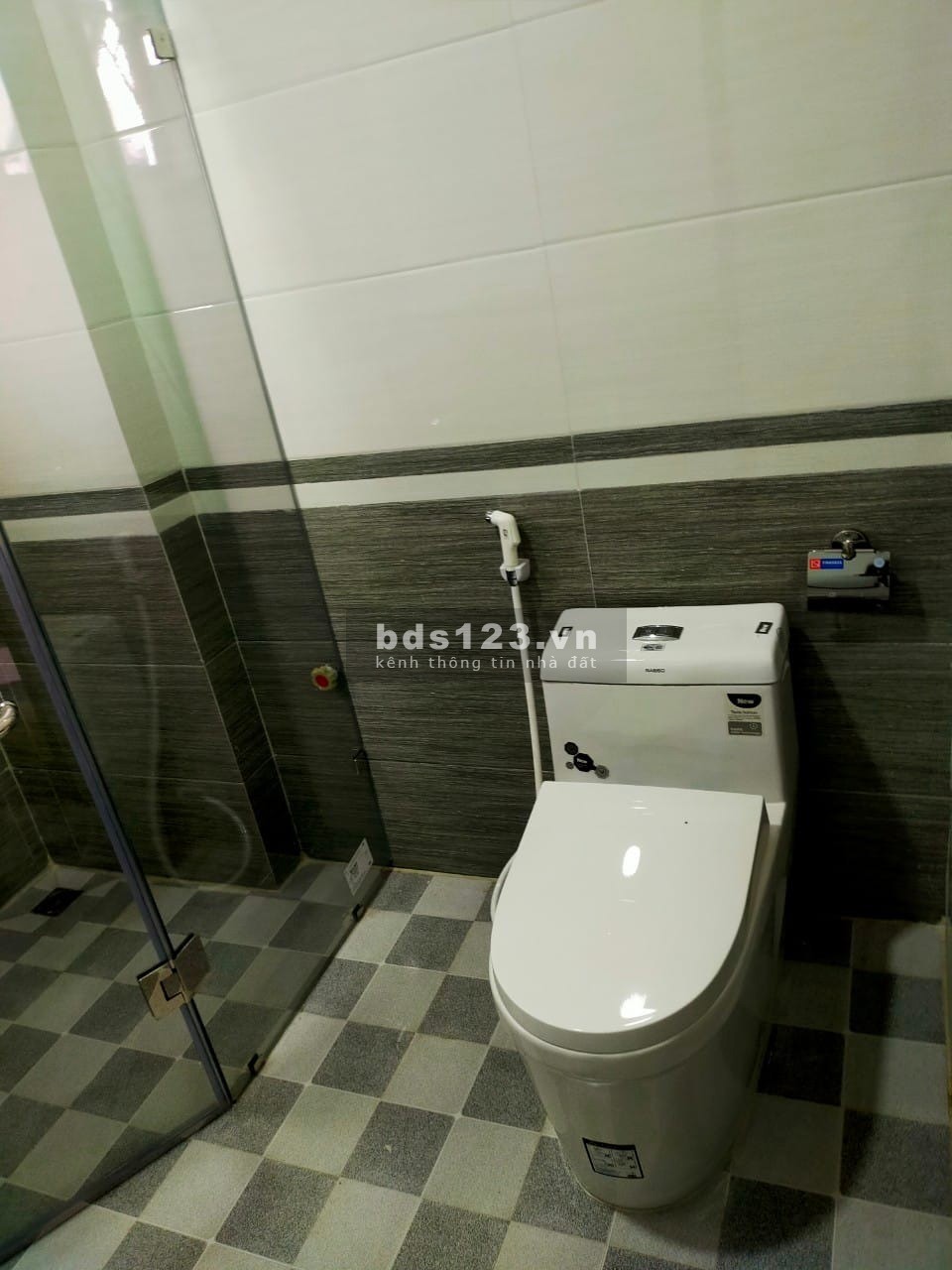Nhà mới kính koong, ô tô đỗ cửa phố Tân Mai, đúc BTCT 5 tầng giá chỉ 3,8 tỷ đồng