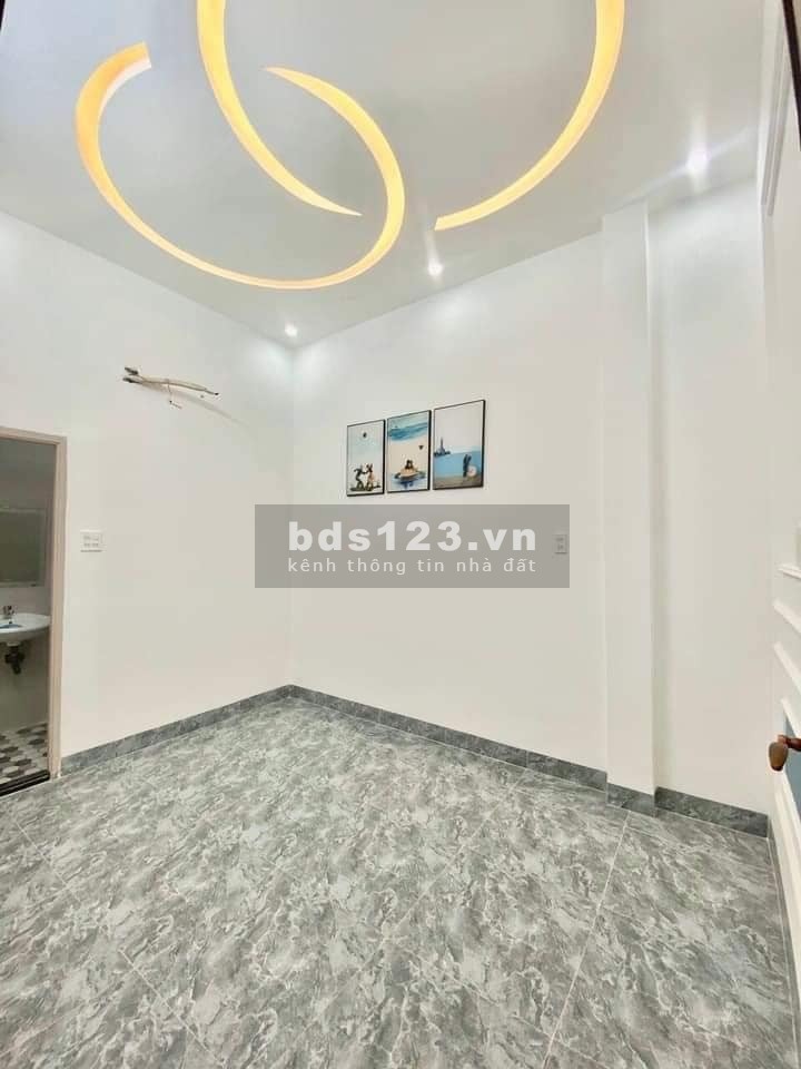 Nhà mới xây 100%, DT 43m², kết cấu 4 tầng, gần Phố Trương Định giá 4 tỷ đồng