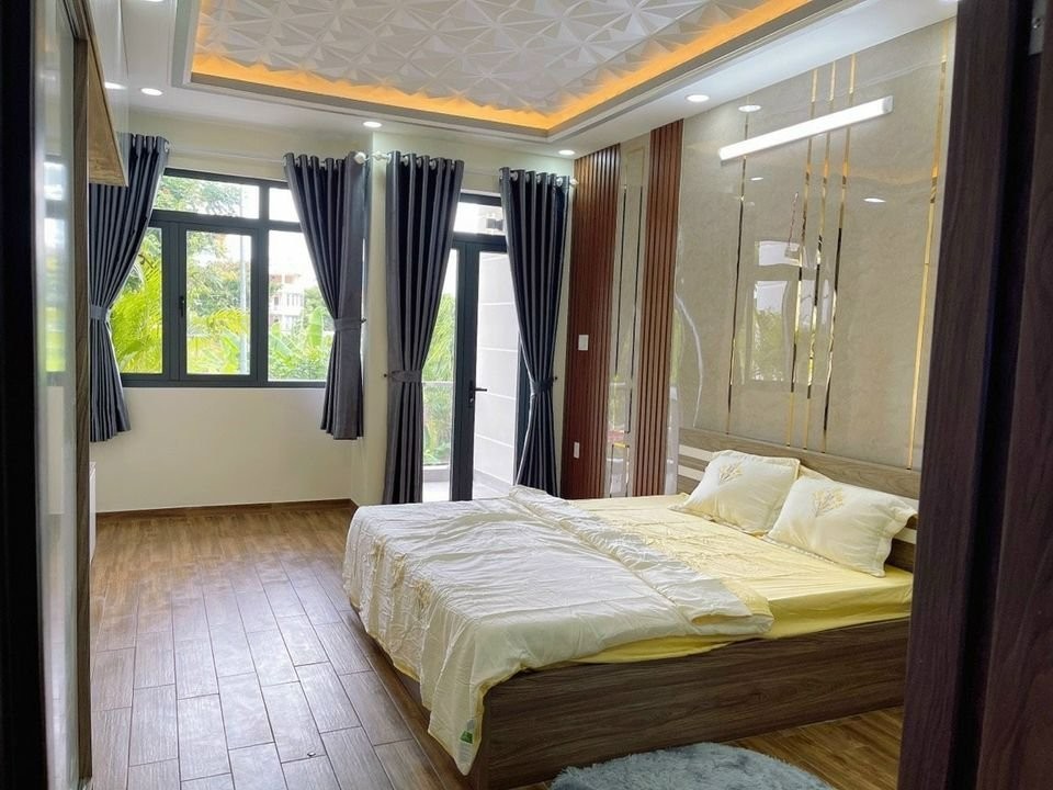 Cầu Giấy dt 43m2, 5 tầng chỉ hơn 5 tỷ, ô tô đỗ cửa lô góc 3 mặt thoáng