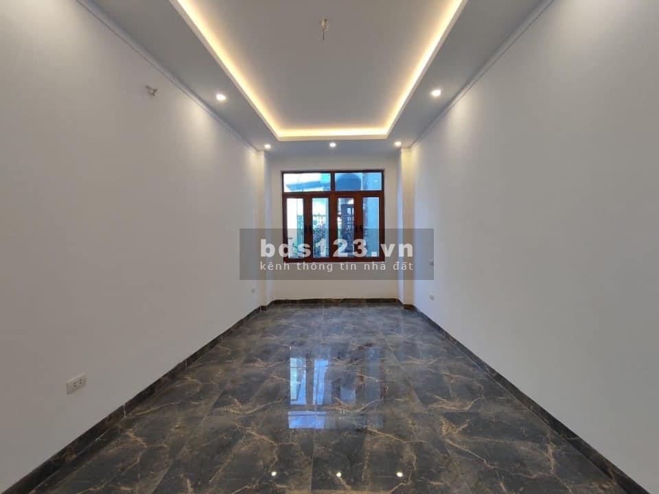 Bán nhà Long Biên Thạch Bàn, tiện ích vô vàn, ngõ rộng, xe ra vào thoải mái