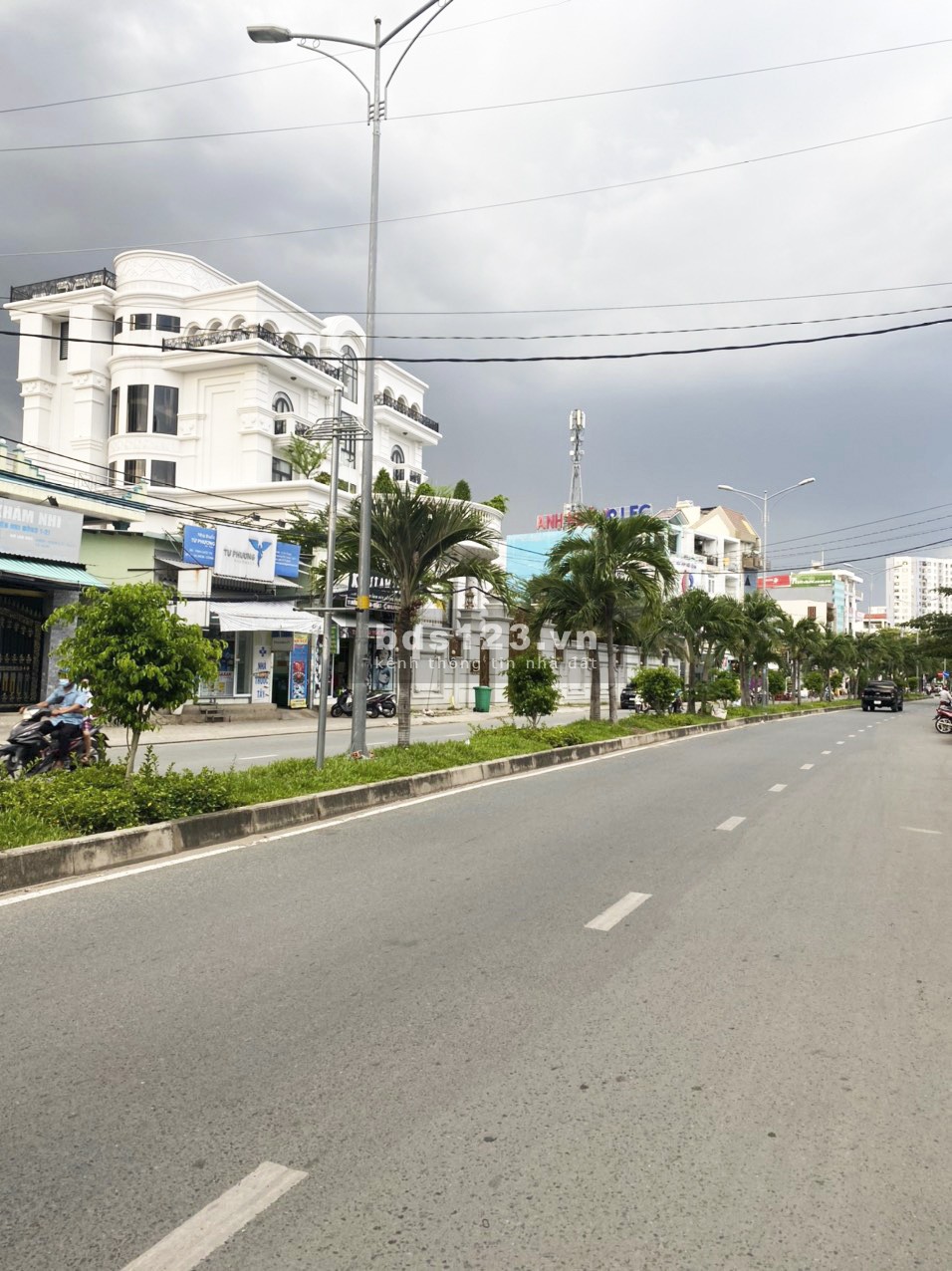 Cần bán gấp nhà mặt tiền đường số khu Nam Long, phường Phú Thuận, Quận 7