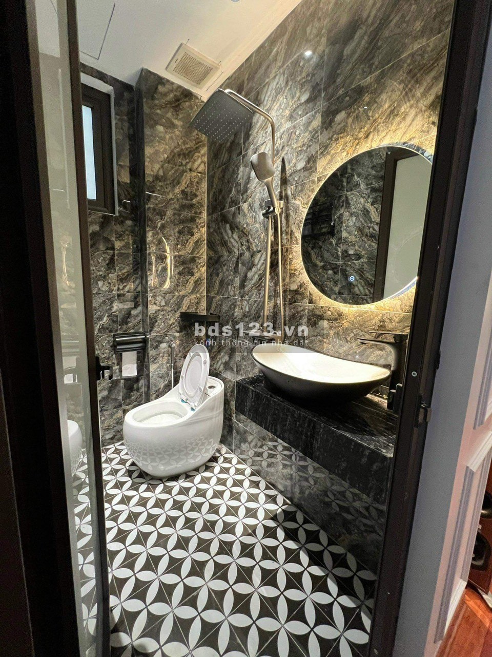 Bán nhà hiếm nội thất châu Âu, ba gác tránh Trung Văn Tố Hữu giá bán chỉ 5.25 tỷ