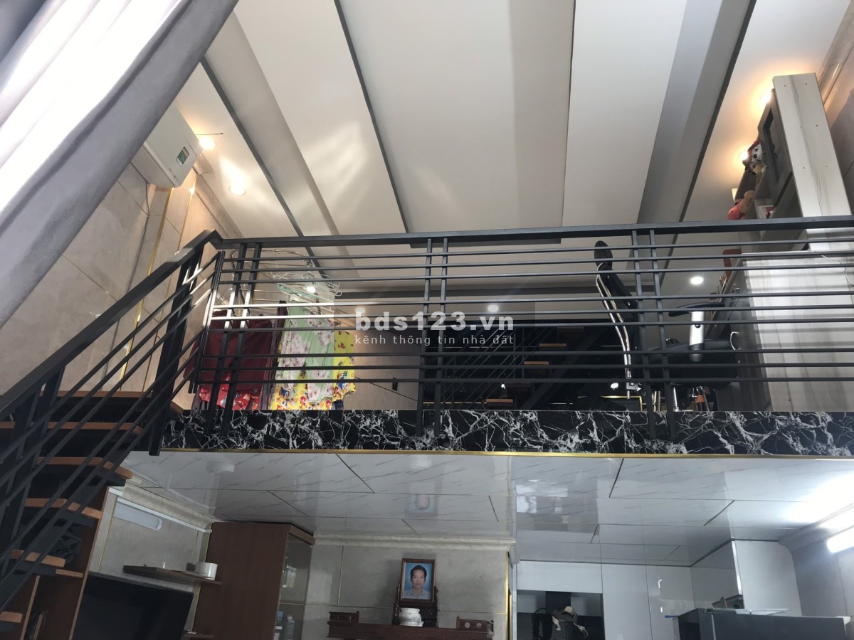Chính chủ bán nhà đường CMT8, Tân Bình, dtsd 40m, giá bán chỉ 4 tỉ