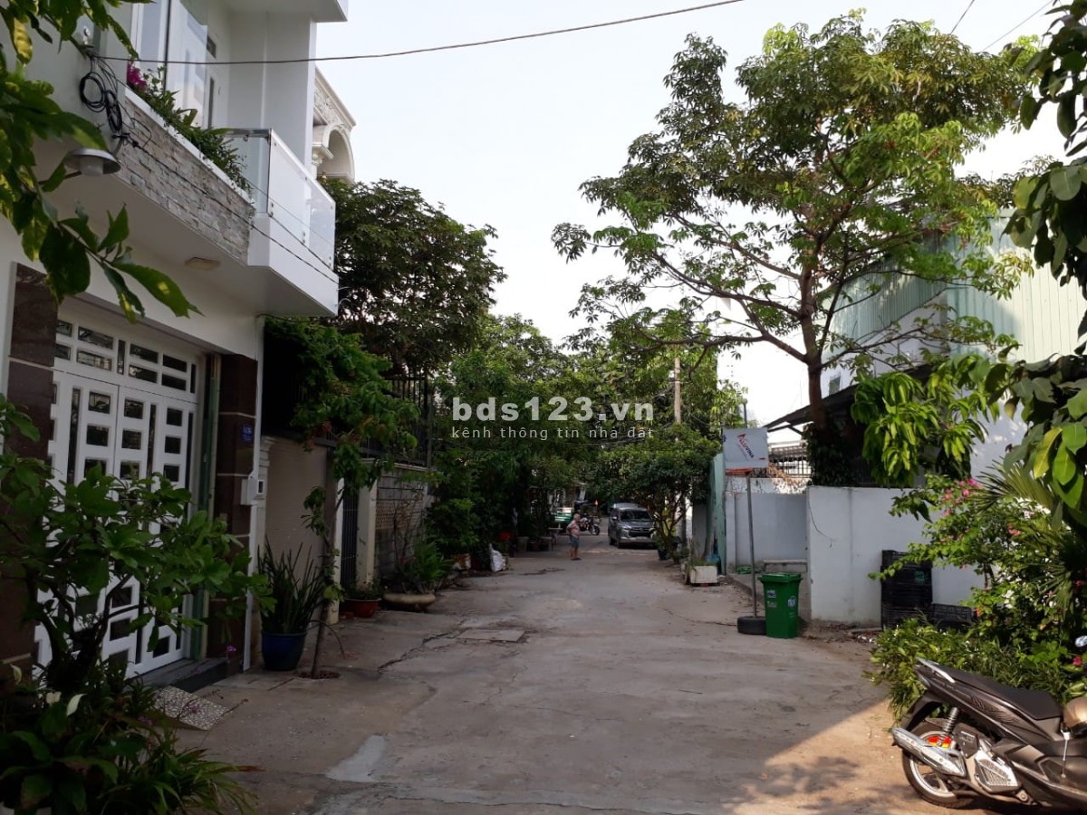 Bán nhà đường Nguyễn Trọng Tuyển 1 trệt, 2 lầu đúc giá nhỉnh 5 tỷ, sổ sẵn, lh 0908378406