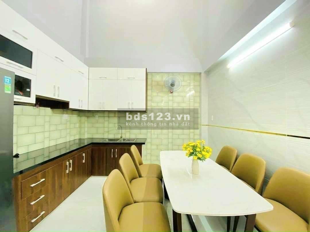 Bán nhà đường Nguyễn Trọng Tuyển 1 trệt, 2 lầu đúc giá nhỉnh 5 tỷ, sổ sẵn, lh 0908378406