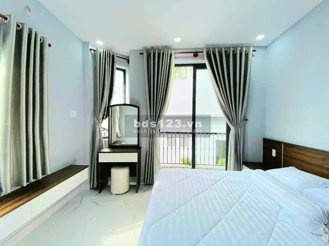Bán nhà đường Nguyễn Trọng Tuyển 1 trệt, 2 lầu đúc giá nhỉnh 5 tỷ, sổ sẵn, lh 0908378406