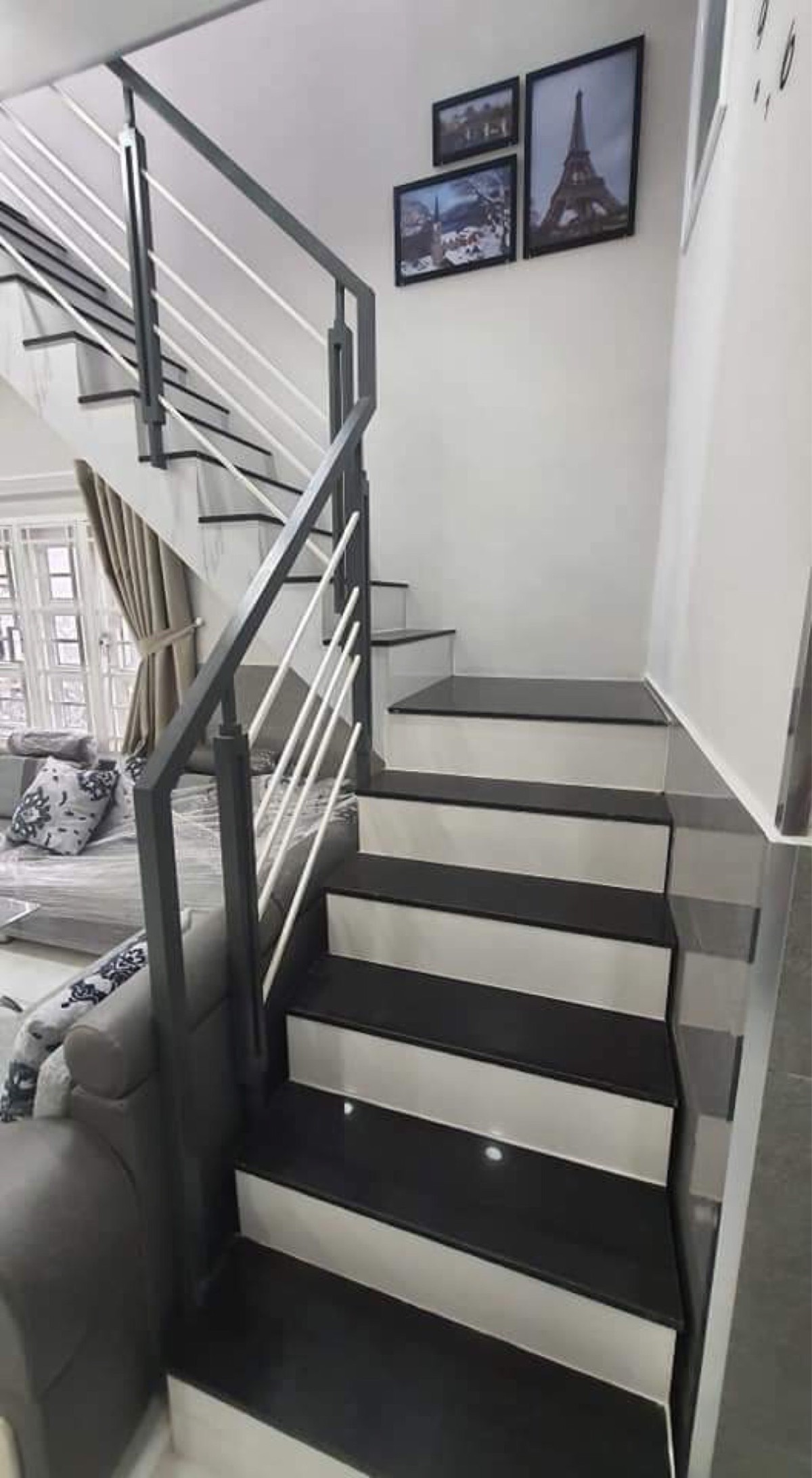 Bán nhà mặt tiền kinh doanh đang cho thuê giá 10 triệu/tháng, khu dân cư đông