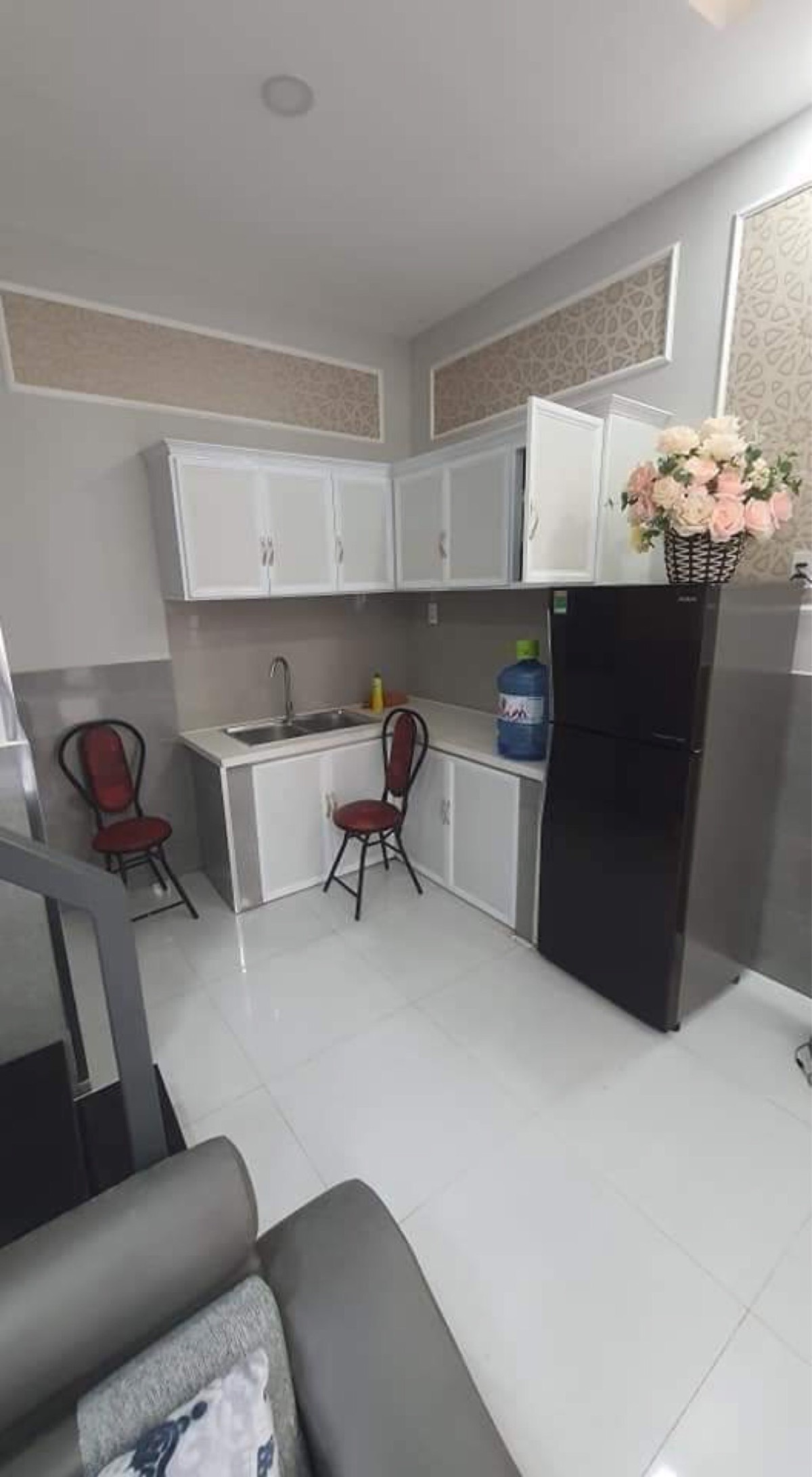 Bán nhà mặt tiền kinh doanh đang cho thuê giá 10 triệu/tháng, khu dân cư đông