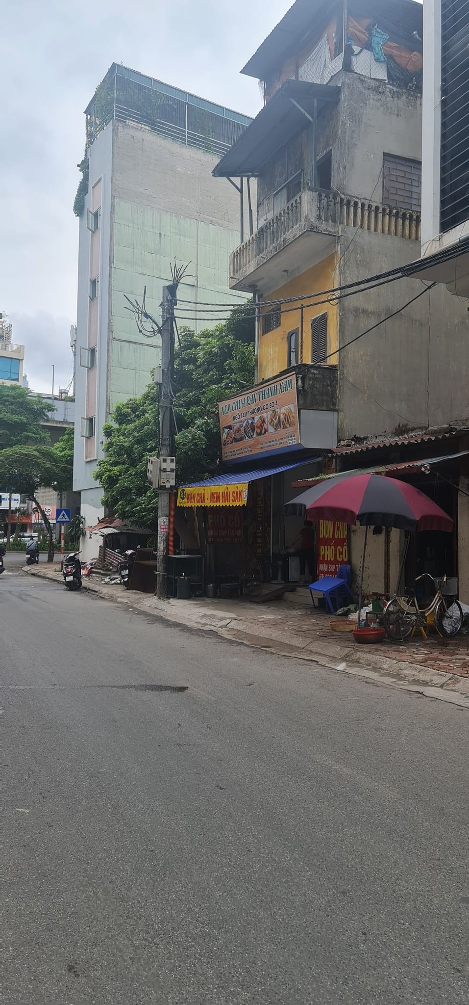 Nhà mặt phố ở luôn ô tô tránh, kinh doanh đỉnh, đúc kiên cố 4 tầng, sân rộng